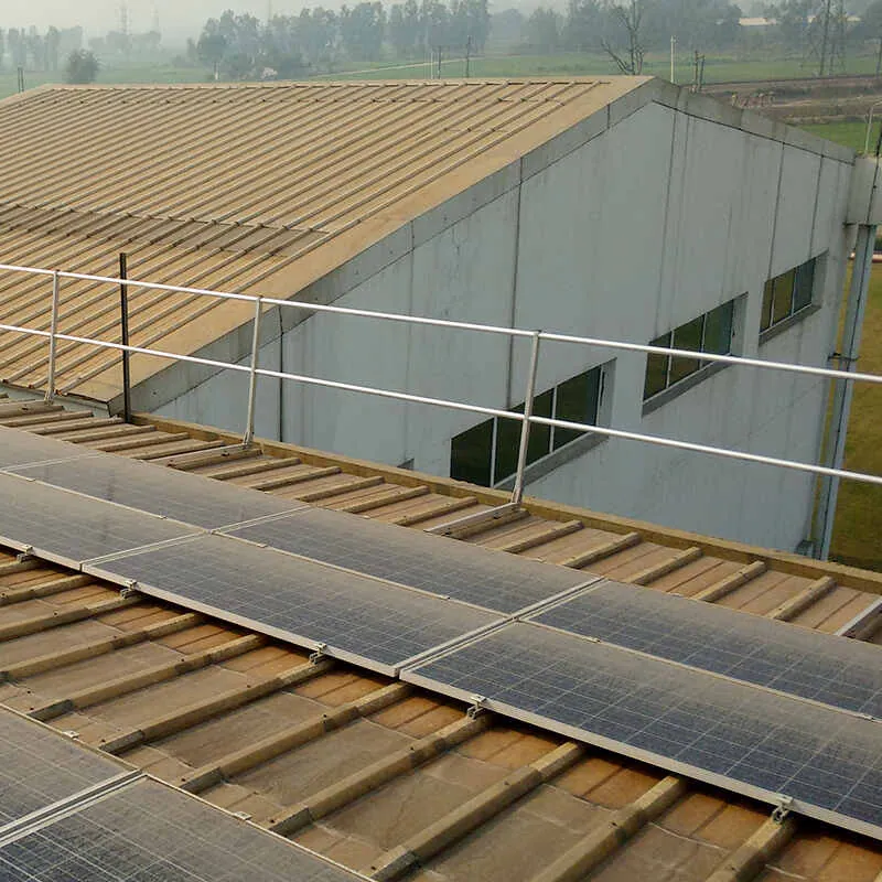Roof edge barricade system