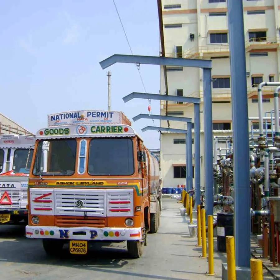 Overhead lifeline system